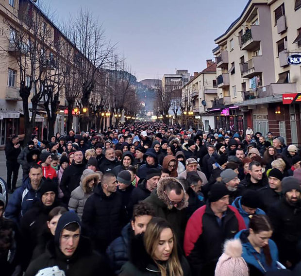 Претио професорима због литије па зажалио: Родитељи очитали лекцију директору бјелопољске гимназије (ФОТО)